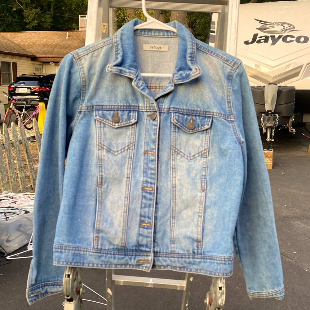 A used refuge forever 21 Jean jacket, size medium!